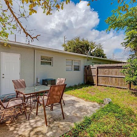 2 Bedroom House Minutes From Beach And Casino Db1 デイニア・ビーチ エクステリア 写真
