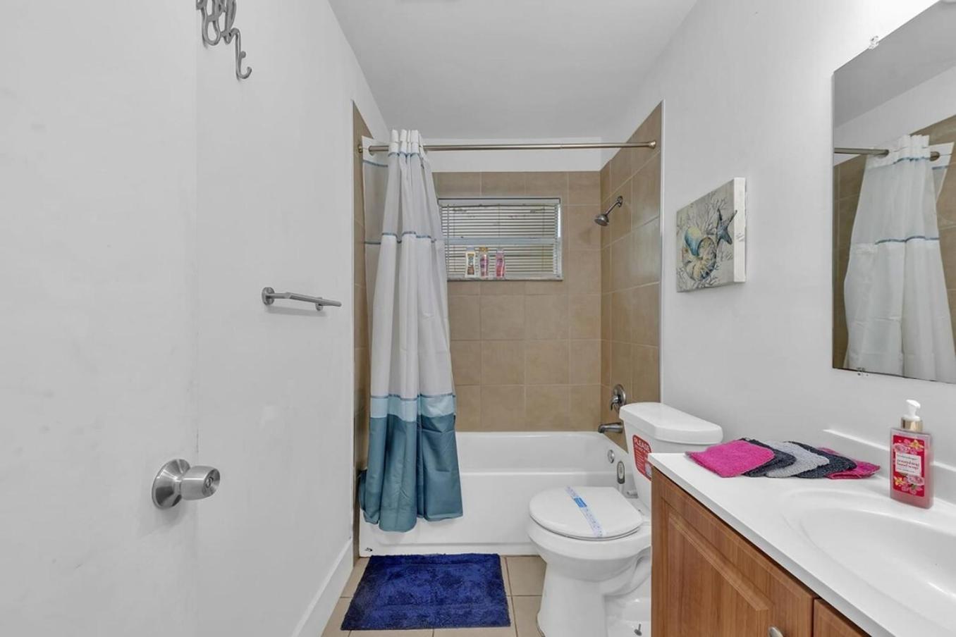 2 Bedroom House Minutes From Beach And Casino Db1 デイニア・ビーチ エクステリア 写真